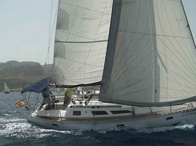  barca a vela in mare